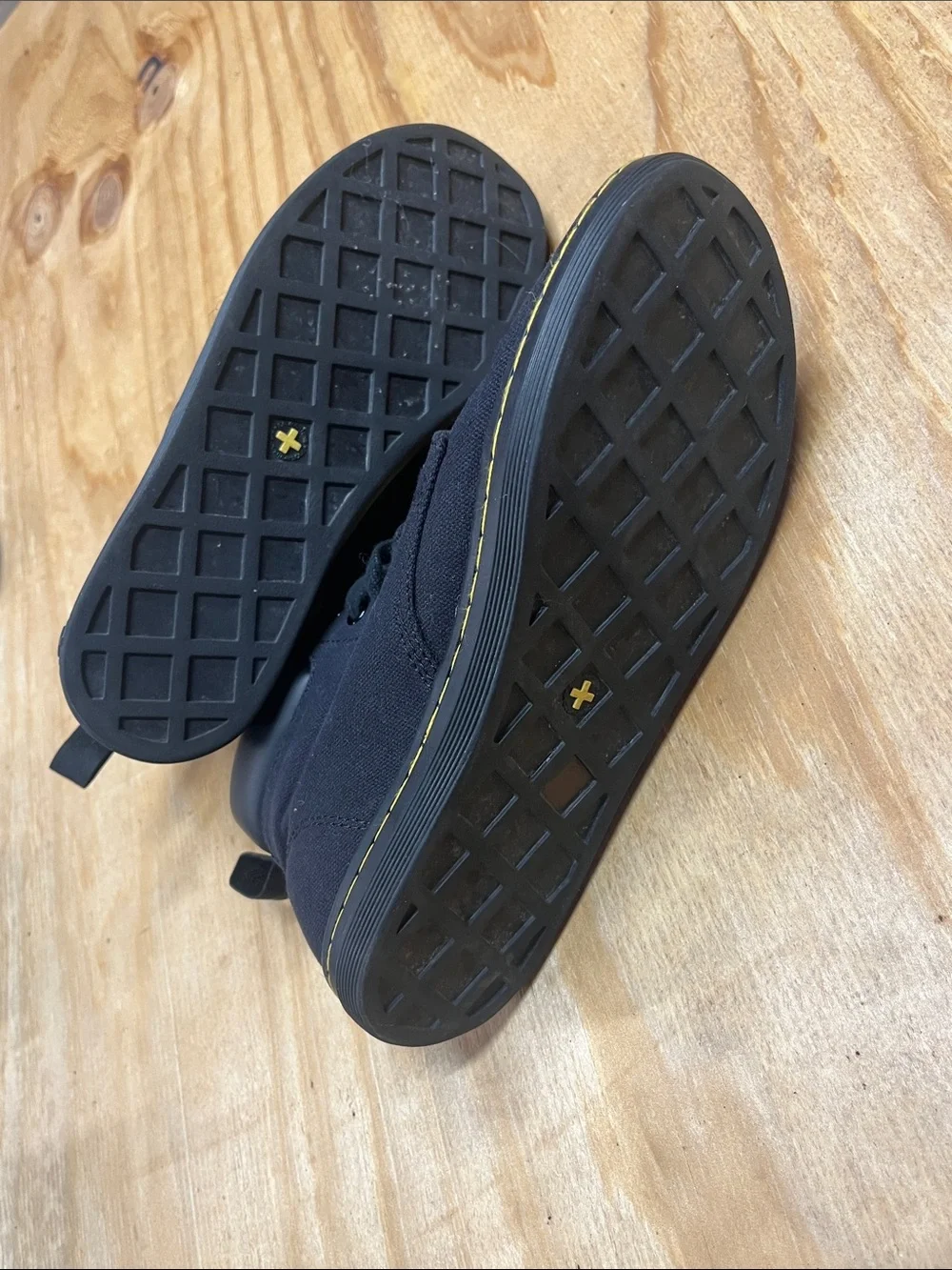 Dr marten high top sneakers Maelly NEW size 7 L